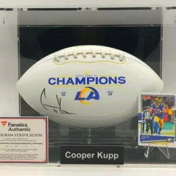 COOPER KUPP Football Showcase (Los Angeles Rams) Signierter Football, Rams SB Champs Football
