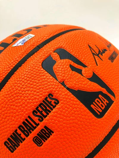 JULIUS “DR. J“ ERVING Basketball Showcase (Philadelphia 76ers),Game Ball Series – Bild 9