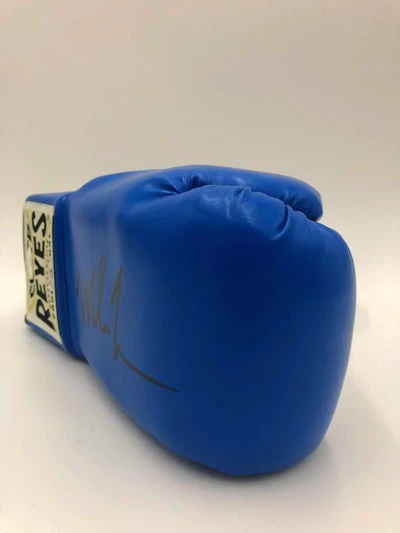 MIKE TYSON Boxing Showcase, Boxhandschuh (Cleto Reyes) Blue Glove – Bild 9