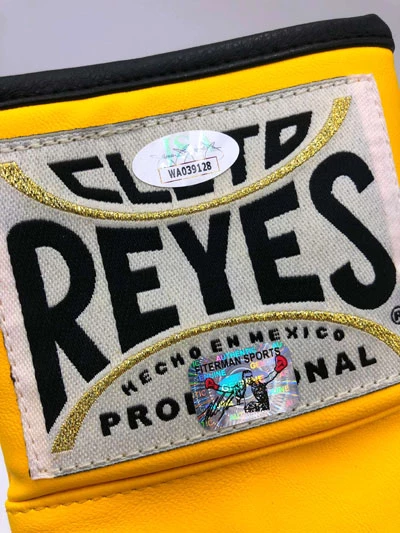 MIKE TYSON Boxing Showcase, Boxhandschuh (Cleto Reyes) Yellow Glove – Bild 3