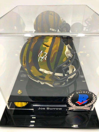 JOE BURROW Showcase (Cincinnati Bengals) Signierter NFL Mini Helm, Camo