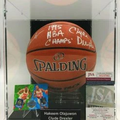 HAKEEM OLAJUWON & CLYDE DREXLER Basketball Showcase (Houston Rockets) Signierter Basketball, Super Tack Pro