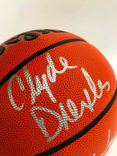 HAKEEM OLAJUWON & CLYDE DREXLER Basketball Showcase (Houston Rockets) Signierter Basketball, Wilson Authentic – Bild 3