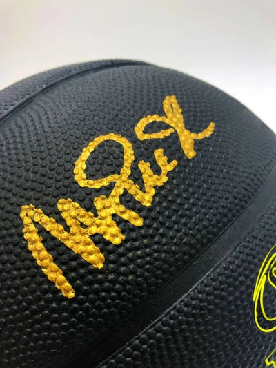 EARVIN “MAGIC” JOHNSON (Los Angeles Lakers) Signierter Basketball, Street Phantom – Bild 2