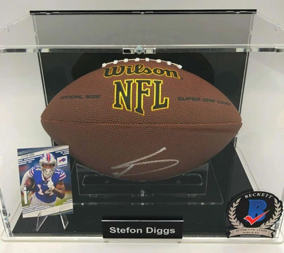STEFON DIGGS Football Showcase (Buffalo Bills) Signierter Football, NFL Grip Cover
