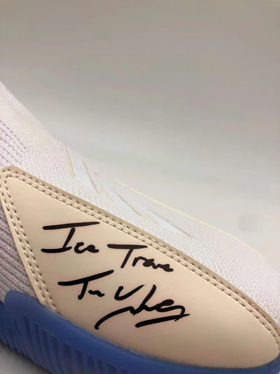 TRAE YOUNG Basketball Showcase (Atlanta Hawks) Signierter Basketball-Schuh, Adidas LightStrike L – Bild 2