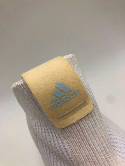 TRAE YOUNG Basketball Showcase (Atlanta Hawks) Signierter Basketball-Schuh, Adidas LightStrike L – Bild 10