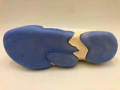 TRAE YOUNG Basketball Showcase (Atlanta Hawks) Signierter Basketball-Schuh, Adidas LightStrike R – Bild 12